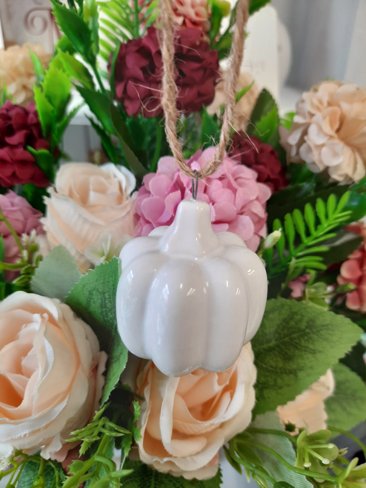 Pumpkin Hanger (White)