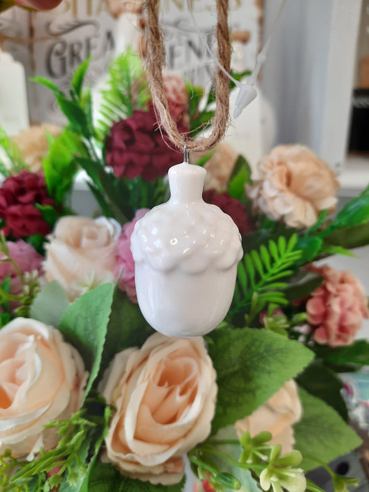 Acorn Hanger (White)